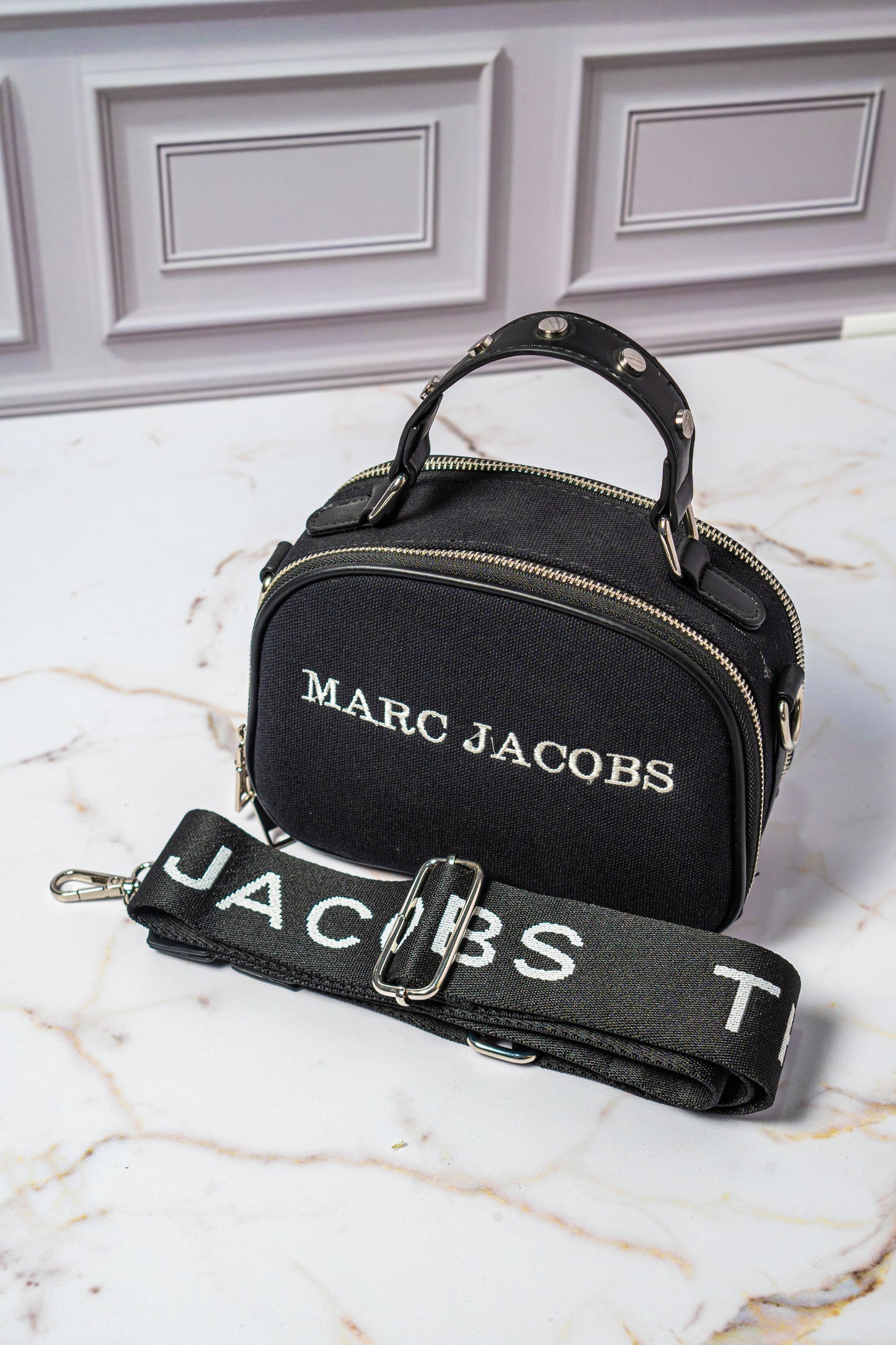 MANOS LIBRES MARC JACOBS